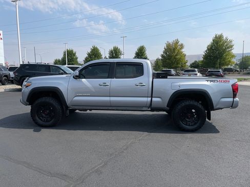 Certified 2019 Toyota Tacoma TRD Off-Road w/ TRD Premium Off Road Package AWD/4WD image 6