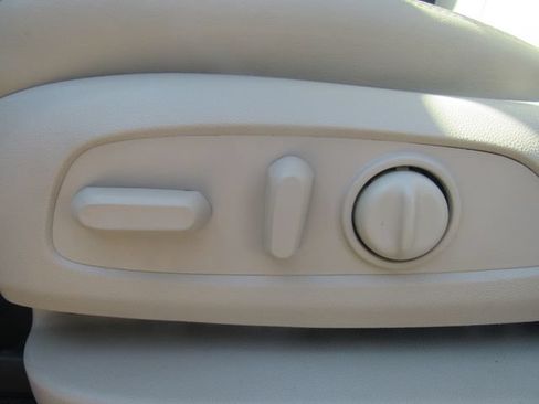 Used 2020 Buick Enclave Essence w/ Sound and Sites Package AWD/4WD image 11