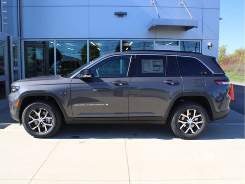 New 2025 Jeep Grand Cherokee Limited w/ Luxury Tech Group II image 5