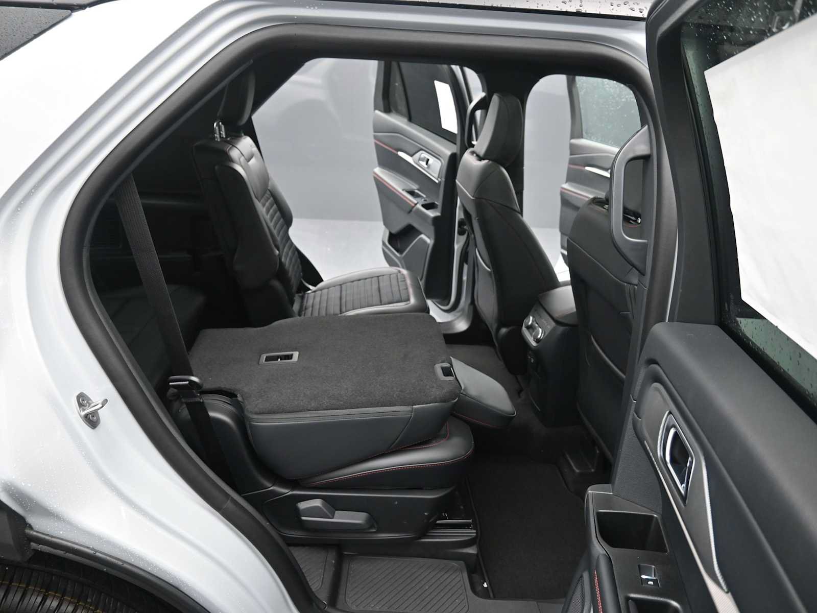 New 2026 Ford Explorer ST-Line w/ ST-Line Street Pack AWD/4WD image 18