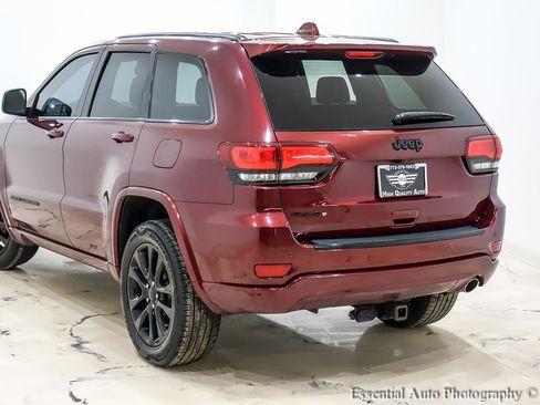 Used 2017 Jeep Grand Cherokee Altitude image 9
