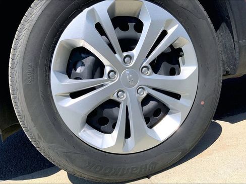 Used 2026 Chevrolet Trax LS FWD image 3