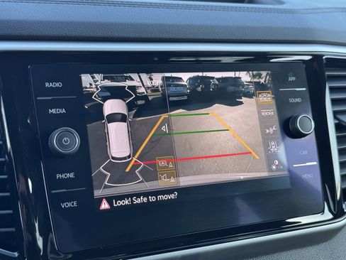 Used 2022 Volkswagen Atlas Cross Sport SE w/ Panoramic Sunroof Package FWD image 28