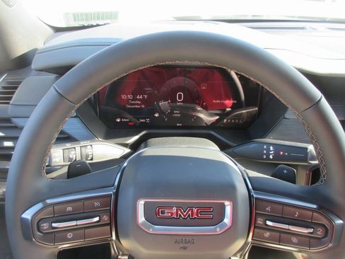 New 2026 GMC Acadia AT4 image 17