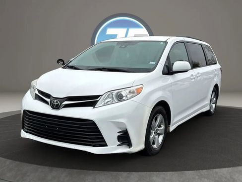 Used 2018 Toyota Sienna LE image 6