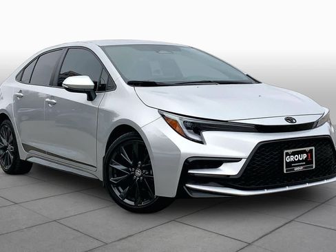 Used 2024 Toyota Corolla SE FWD image 3
