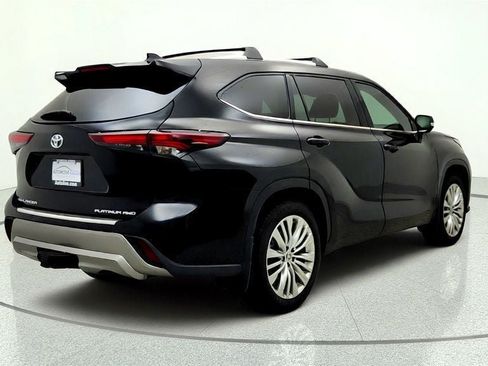 Used 2025 Toyota Highlander Platinum AWD/4WD image 5