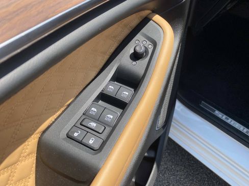 Used 2025 Jeep Grand Cherokee Summit w/ Luxury Tech Group V AWD/4WD image 24
