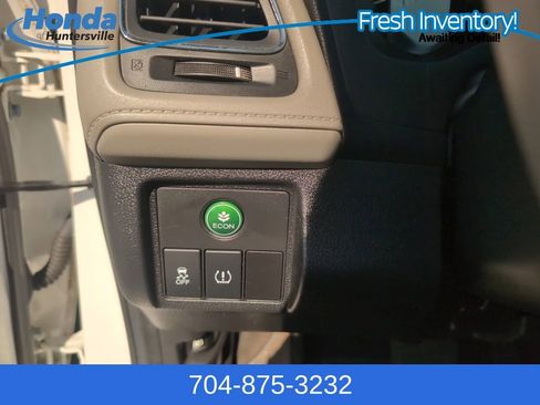 Used 2017 Honda HR-V EX image 23