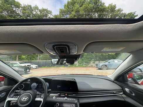 Used 2025 Hyundai Elantra SEL FWD image 33