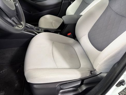 Used 2022 Toyota Corolla LE FWD image 11