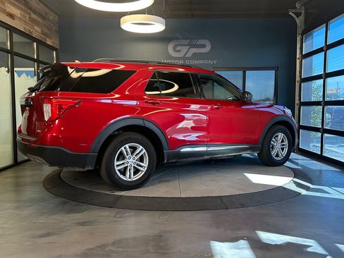Used 2020 Ford Explorer XLT w/ Equipment Group 202A AWD/4WD image 3