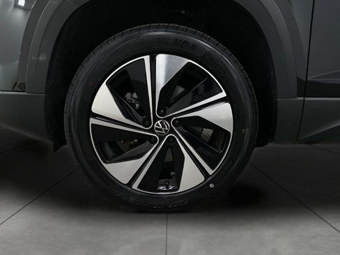 Used 2025 Volkswagen Taos SE AWD/4WD image 41