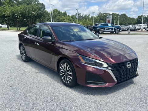 Used 2025 Nissan Altima 2.5 SV FWD image 3