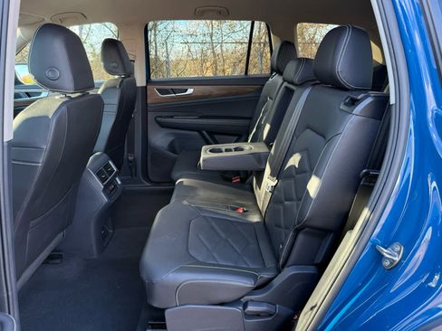 Used 2025 Volkswagen Atlas SE image 18