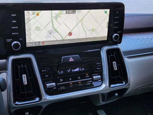 Certified 2024 Kia Sorento SX Prestige AWD/4WD image 26