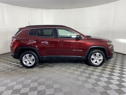 Used 2022 Jeep Compass Latitude w/ Convenience Group AWD/4WD image 6