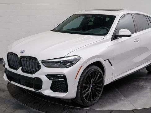 Used 2022 BMW X6 M50i image 9