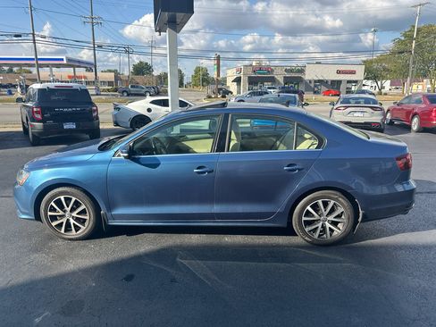 Used 2017 Volkswagen Jetta SE image 32
