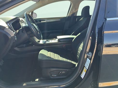 Used 2020 Ford Fusion SE FWD image 13