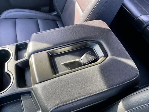 Used 2026 GMC Sierra 1500 SLT image 31