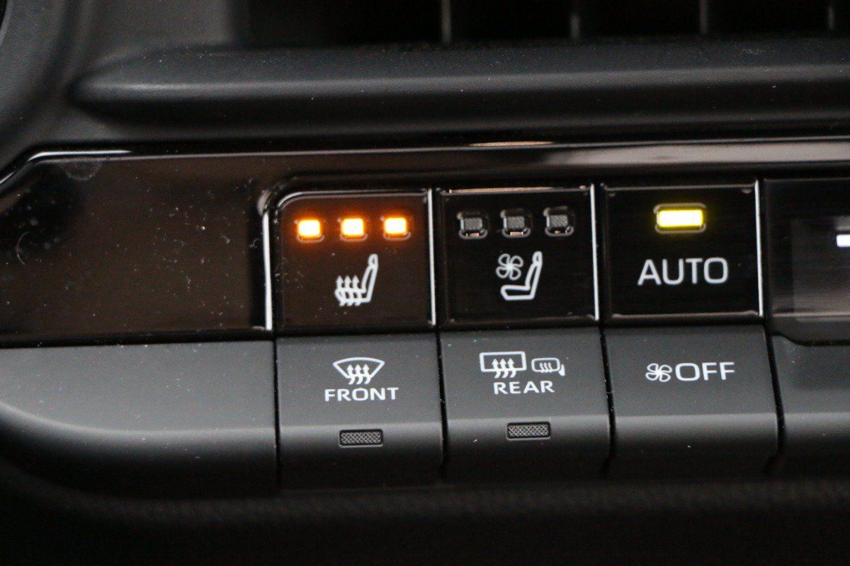 Used 2025 Toyota Crown Signia w/ Advanced Technology Package AWD/4WD image 27