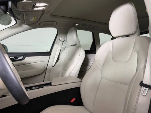 Used 2022 Volvo XC60 B6 Inscription w/ Advanced Package image 5