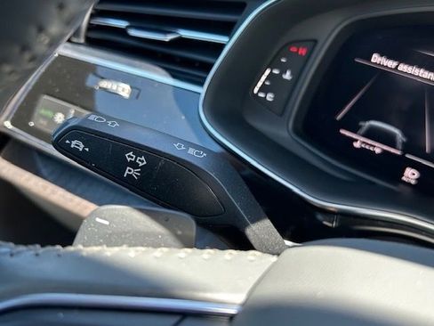 Used 2019 Audi Q8 Prestige w/ Luxury Package AWD/4WD image 32