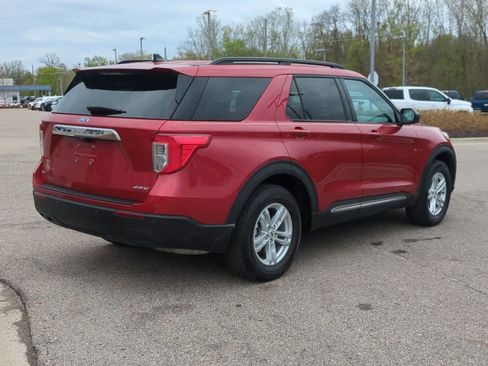 Used 2023 Ford Explorer XLT AWD/4WD image 8