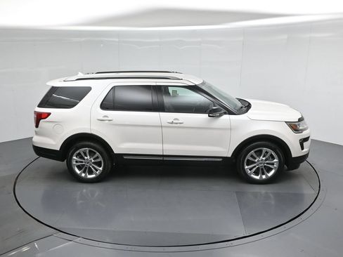 Used 2018 Ford Explorer XLT w/ Equipment Group 202A FWD image 39