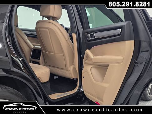 Used 2022 Porsche Cayenne Platinum Edition AWD/4WD image 16