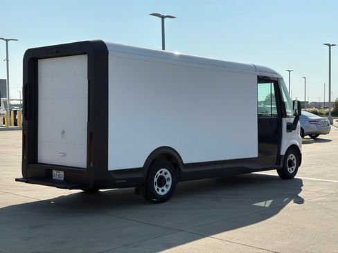 Used 2024 Chevrolet Brightdrop 600 w/ Commercial Equipment Package AWD/4WD image 7