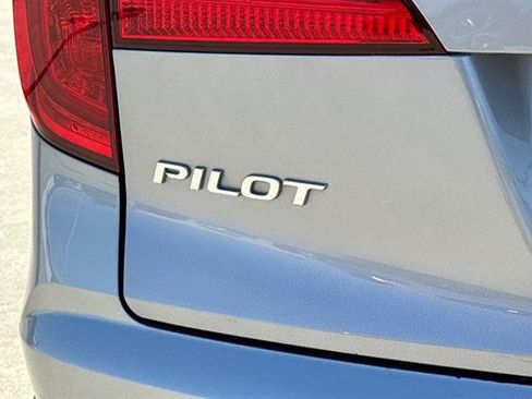 Used 2017 Honda Pilot Touring image 30