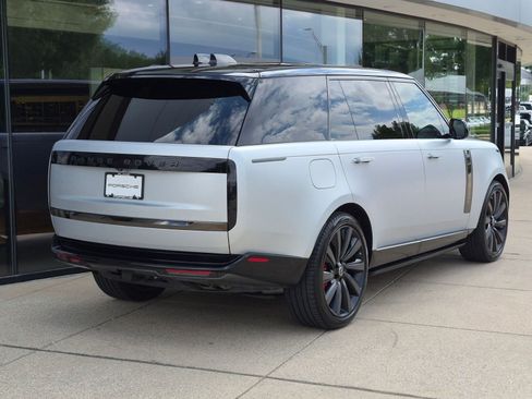 Used 2024 Land Rover Range Rover SV AWD/4WD image 9