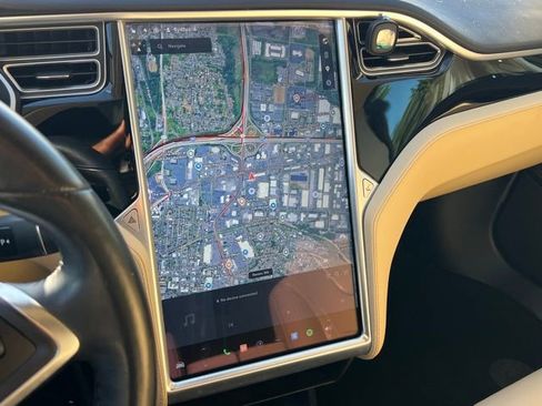 Used 2016 Tesla Model S 70D image 18