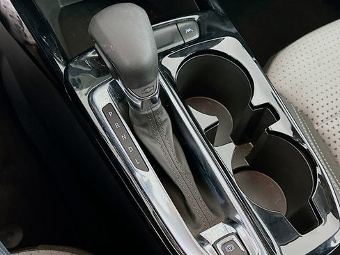 Used 2025 Chevrolet Trax LT image 24