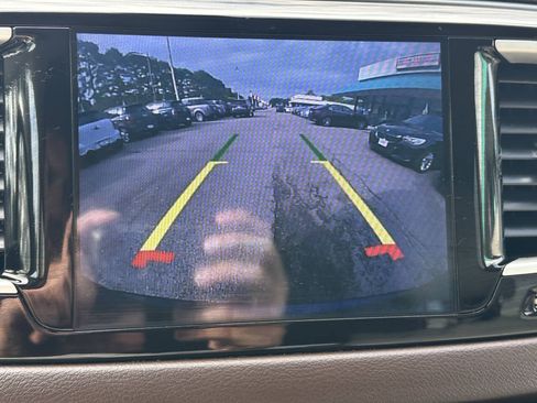 Used 2017 Chrysler Pacifica Touring-L w/ Tire & Wheel Group FWD image 17