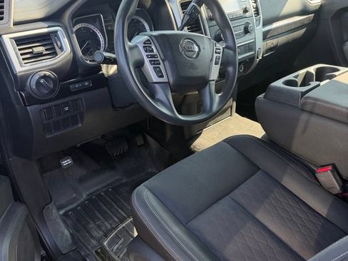 Used 2018 Nissan Titan SV AWD/4WD image 5