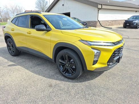 Used 2025 Chevrolet Trax ACTIV w/ Driver Confidence Package image 2