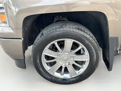 Used 2015 Chevrolet Silverado 1500 High Country w/ High Country Premium Package AWD/4WD image 32