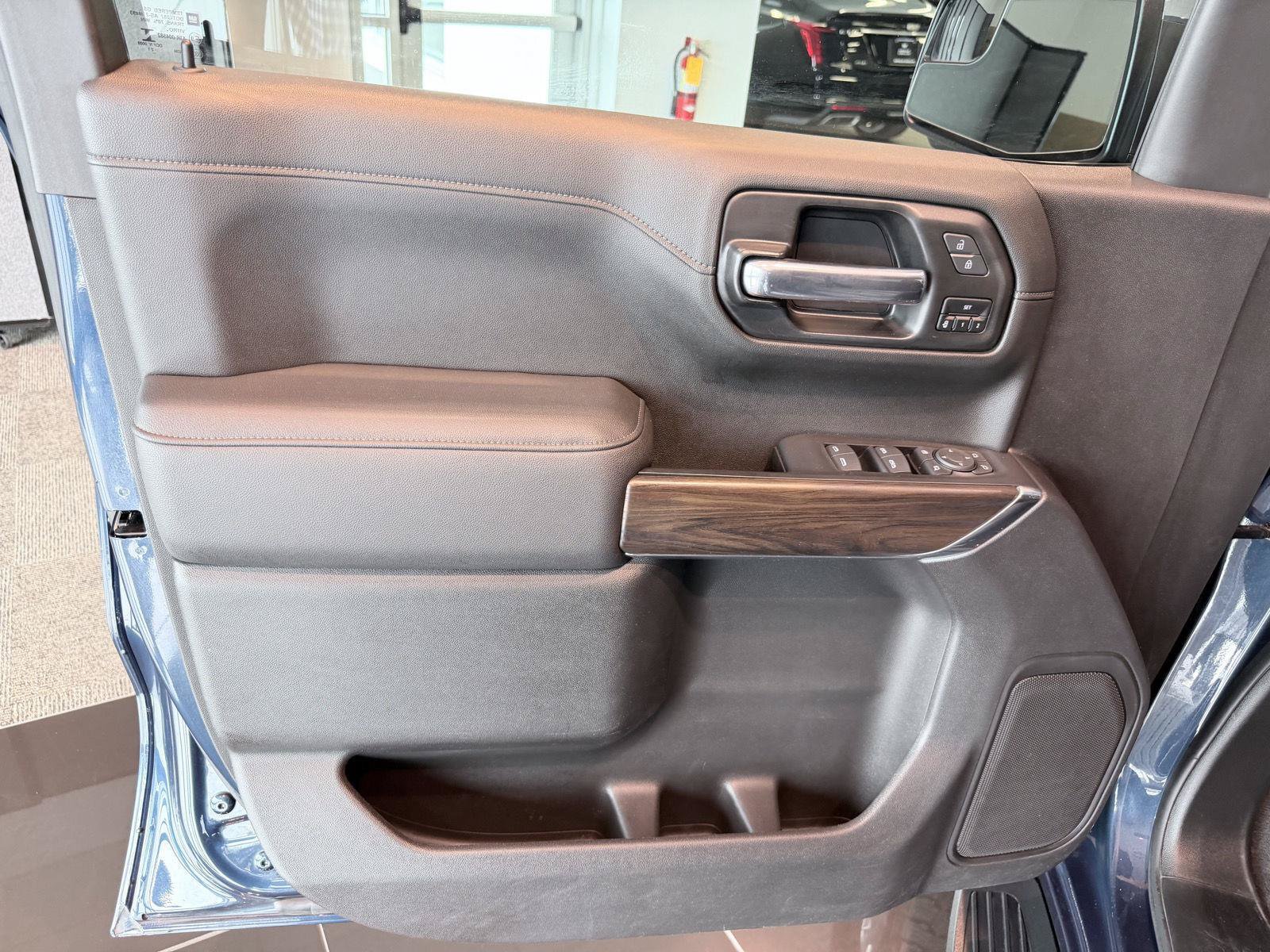 Used 2021 GMC Sierra 1500 SLT w/ SLT Premium Package AWD/4WD image 31