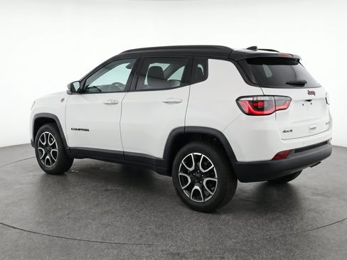 Used 2025 Jeep Compass Trailhawk AWD/4WD image 6