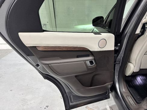 Used 2018 Land Rover Discovery HSE image 62