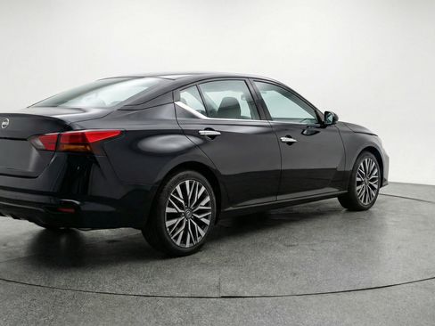 Used 2025 Nissan Altima 2.5 SV image 9