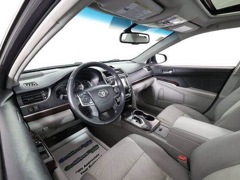 Used 2014 Toyota Camry XLE w/ Leather Package FWD image 10