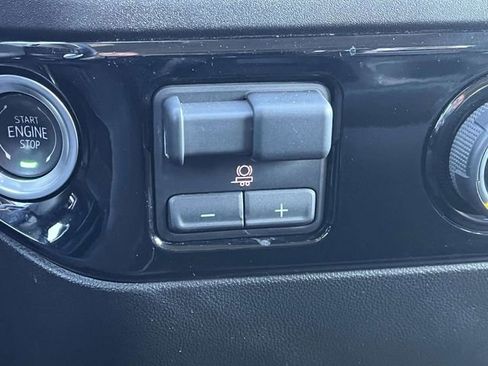 Used 2024 Chevrolet Silverado 2500 LT image 31