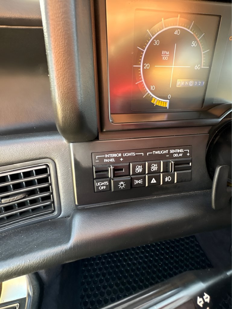 Used 1992 Cadillac Allante FWD image 18