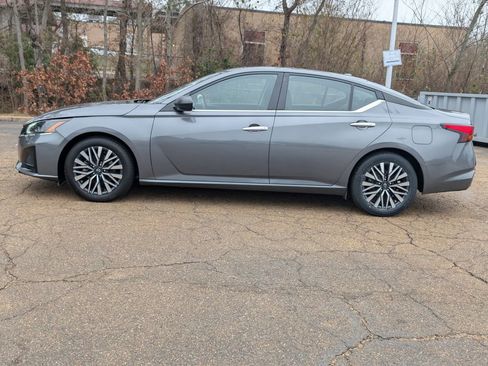 Used 2024 Nissan Altima 2.5 SV image 7