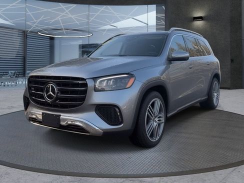 Used 2024 Mercedes-Benz GLS 450 4MATIC image 2