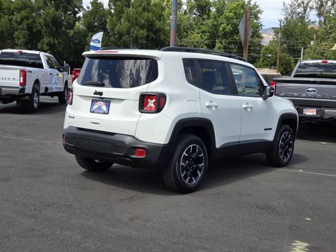 Used 2023 Jeep Renegade Latitude AWD/4WD image 5